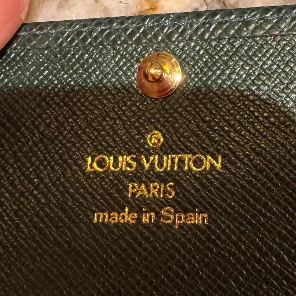 LOUIS VUITTON TAIGA 4 KEY HOLDER DARK GREEN NEW CONDITION